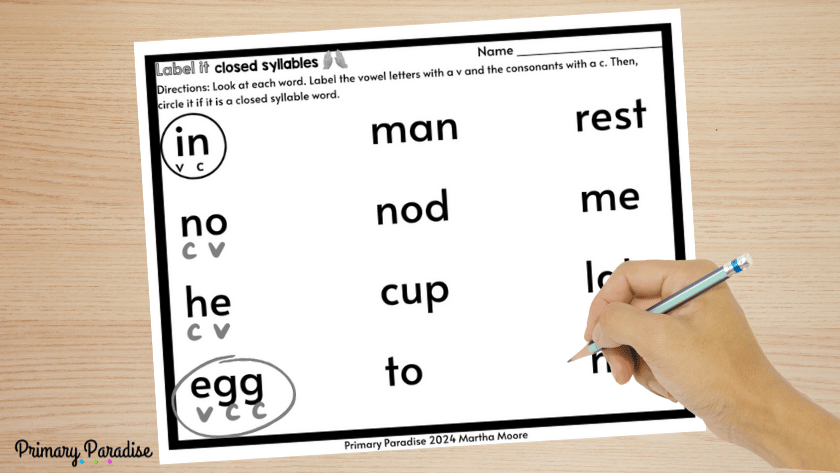 a worksheet with closed syllables and not closed syllable words where the vowels and consonants are labeled and closed syllable words are circled